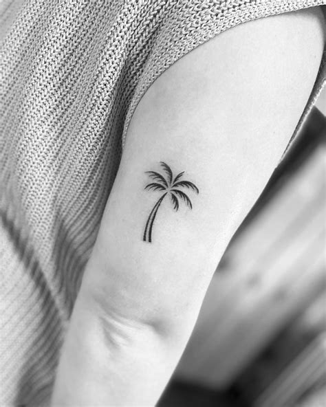 playa tatuajes de palmeras|99 Tatuajes de palmeras y el gran significado que esconden